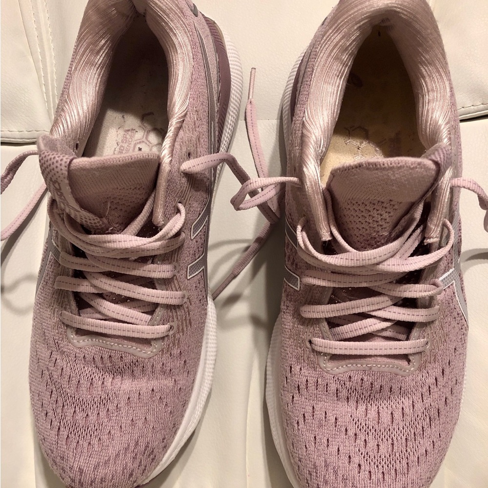 Women’s size 8 (US) ASICS Gel Nimbus 24.
